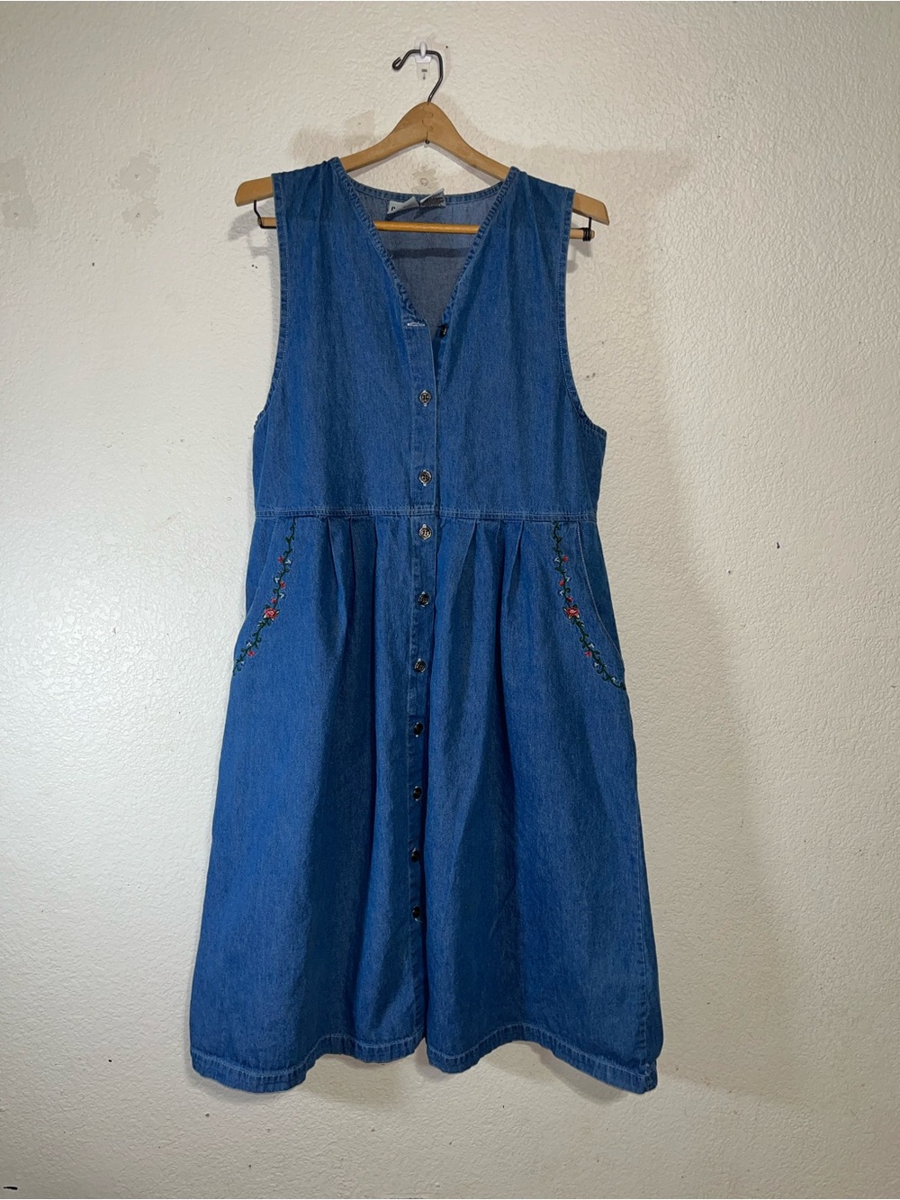 VTG Capacity Blue Denim Midi Dress with Front Buttons and Embroidered Pockets